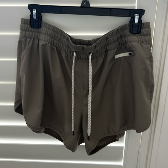 Vuori Pants - Taupe Vuori shorts, size xl  perfect condition